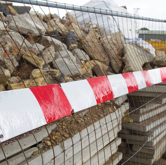Red / White Reflective Fence Strips 15cm x 3.5 Metres